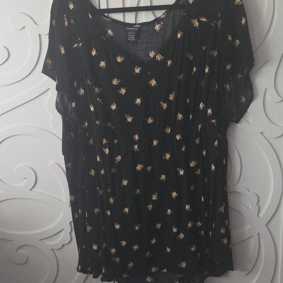 torrid Tops - torrid Black Floral Scoop Neck Blouse with Yellow Blooms - Torrid Size 3